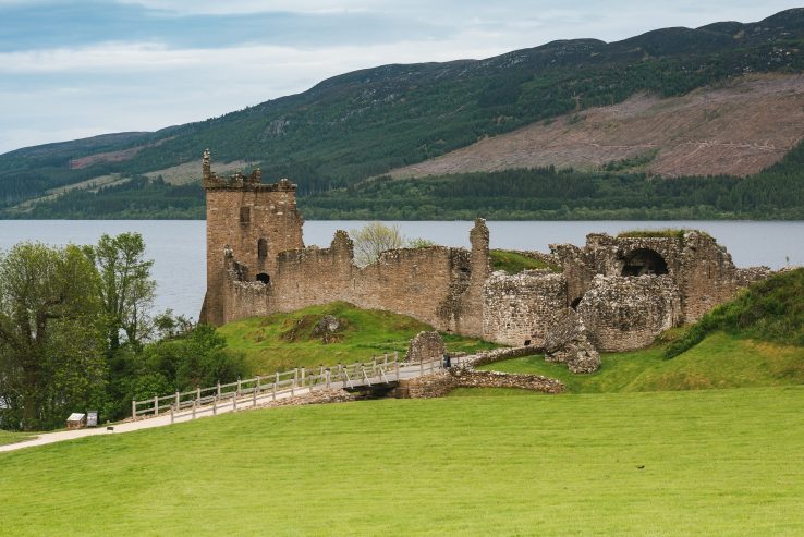 urquhart-castle-4491287_1920